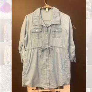 Chambray shirt with pockets.